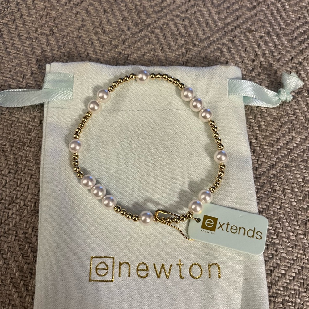 Newton Gold and Pearl Women's Bracelet